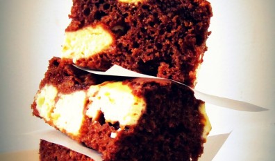CHEESECAKE BROWNIE – NEGRESĂ CU CREMĂ DE BRÂNZĂ