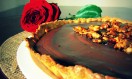 TARTĂ ȘI MINI-TARTE CU MARȚIPAN, CIOCOLATĂ ȘI NUCI CARAMELIZATE