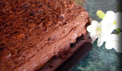 TORT DE CIOCOLATĂ ȘI BEZEA