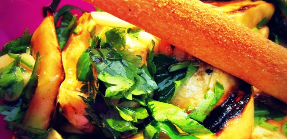 SALATĂ RAPIDĂ CU DOVLECEI ȘI GRISINE CU ROZMARIN