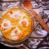TACI SI INGHITE! – MAMALIGA LA CUPTOR CU OU SI BRANZA